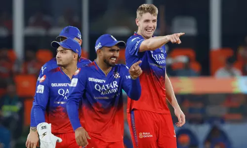 ബെംഗളൂരുവിന് ഗ്രീൻ സിഗ്നൽ; ഹൈദരാബാദിനെ 35 റൺസിന് തകർത്തു, മധുര പ്രതികാരം