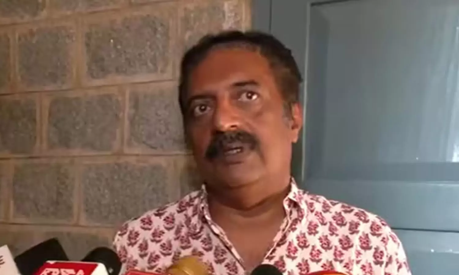 കഴിഞ്ഞ ദശാബ്ദത്തിൽ രാജ്യം കണ്ട വിദ്വേഷ- വിഭജന രാഷ്ട്രീയം മുൻനിർത്തി മാറ്റത്തിനായി വോട്ട് ചെയ്തു; നടൻ പ്രകാശ് രാജ്