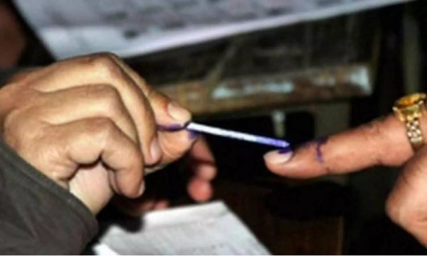 Three people who tried to cast fake votes in Vadakara constituency were arrested Three people who tried to cast fake votes in Vadakara constituency were arrested