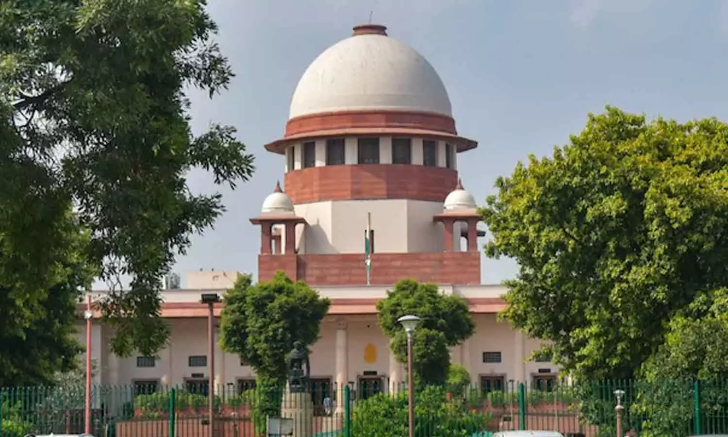 പശ്ചിമ ബംഗാൾ അധ്യാപക നിയമന അഴിമതി; സി.ബി.ഐ അന്വേഷണം സ്റ്റേ ചെയ്ത് സുപ്രിംകോടതി പശ്ചിമ ബംഗാൾ അധ്യാപക നിയമന അഴിമതി; സി.ബി.ഐ അന്വേഷണം സ്റ്റേ ചെയ്ത് സുപ്രിംകോടതി