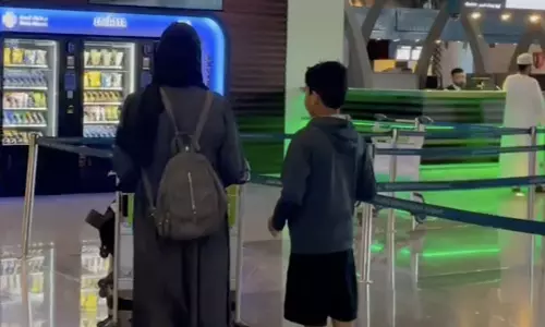 വിസ തട്ടിപ്പ്; സാമൂഹിക പ്രവർത്തകരുടെ ഇടപെടലിൽ ഒമ്പതു വയസുകാരനും മാതാവും നാട്ടിലെത്തി