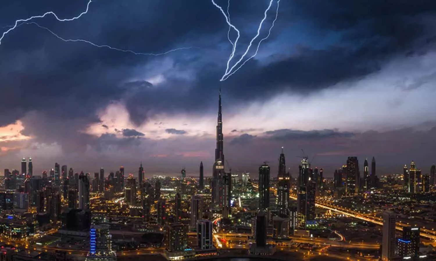 Rain warning in UAE; Authorities said to be cautious Rain warning in UAE; Authorities said to be cautious