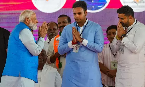 Congress, PM modi,Prajwal Revanna,Revanna, Prajwal booked for sexual harassment,പ്രജ്വല്‍ രേവണ്ണ,ലൈംഗികാരോപണം,മോദിയും പ്രജ്വലും,മോദിക്കെതിരെ കോണ്‍ഗ്രസ്,എച്ച്.ഡി രേവണ്ണ,കര്‍ണാടക സെക്സ് വീഡിയോ കേസ്