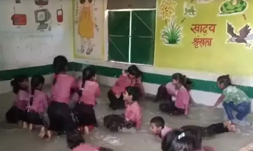 Temperature Soars,Swimming Pool, UP School Converts Classroom Into Swimming Pool,heat ചൂട് കൂടുന്നു,ക്ലാസ് മുറികള്‍ സ്വിമ്മിങ് പൂളാക്കി,യു.പി സ്കൂള്‍,ഉഷ്ണതരംഗം,കാലാവസ്ഥ,ഉത്തര്‍പ്രദേശ്