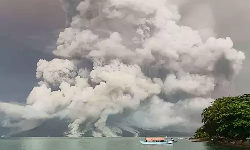 Volcano Erupts in Indonesia: Over 1,000 People Evacuated