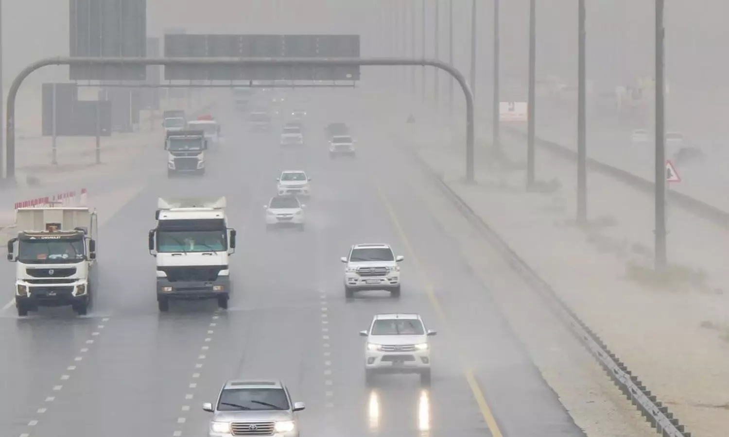 ഖത്തറിൽ ഇന്ന് രാത്രി മുതൽ നാളെ രാവിലെ വരെ ഇടവിട്ട മഴയ്ക്കും ശക്തമായ കാറ്റിനും സാധ്യത ഖത്തറിൽ ഇന്ന് രാത്രി മുതൽ നാളെ രാവിലെ വരെ ഇടവിട്ട മഴയ്ക്കും ശക്തമായ കാറ്റിനും സാധ്യത