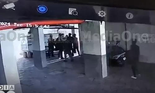 attack,guruvayoor,latest malayalam news,ലഹരിമാഫിയയുടെ ആക്രമണം,,ഗുരുവായൂര്‍,ജീവനക്കാരെ മര്‍ദിച്ചു