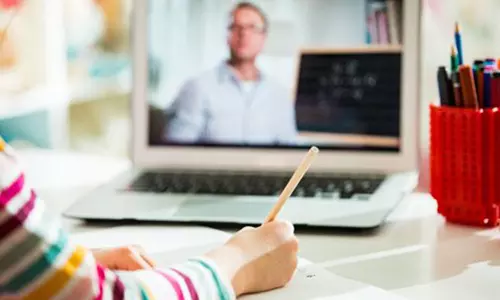 മഴ ജാഗ്രത; ഒമാനിൽ സ്‌കൂളുകൾക്ക് നാളെ ഓൺലൈൻ പഠനം