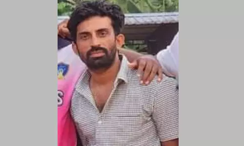 vaikom,collapsed death,young man collapsed and died , Vaikam death,latest malayalam news,വൈക്കം,യുവാവ് കുഴഞ്ഞ് വീണുമരിച്ചു,ക്രിക്കറ്റ് കളിക്കുന്നതിനിടെ മരണം,വൈക്കത്ത് യുവാവ് മരിച്ചു