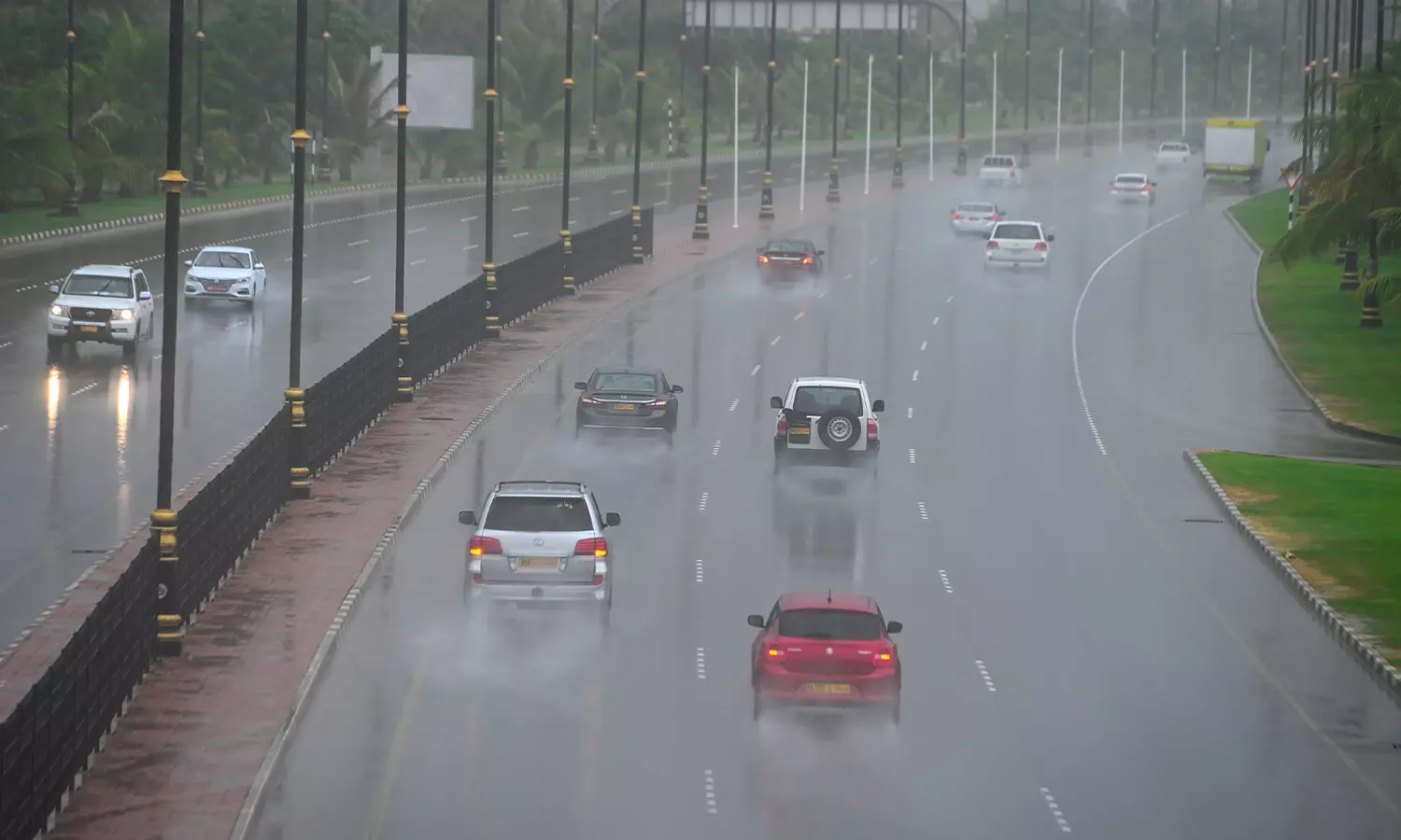 ന്യൂനമർദ്ദത്തിൻറെ ഭാഗമായി വ്യാഴാഴ്ച ഒമാനിലെ ഭൂരിഭാഗം പ്രദേശങ്ങളിലും കനത്ത മഴലാണ് ലഭിച്ചിരുന്നത്.