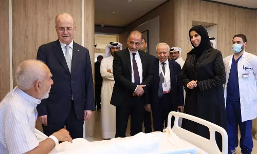 ഫലസ്തീൻ പ്രധാനമന്ത്രി ഖത്തറിൽ ചികിത്സയിലുള്ള ഗസ്സക്കാരെ സന്ദർശിച്ചു