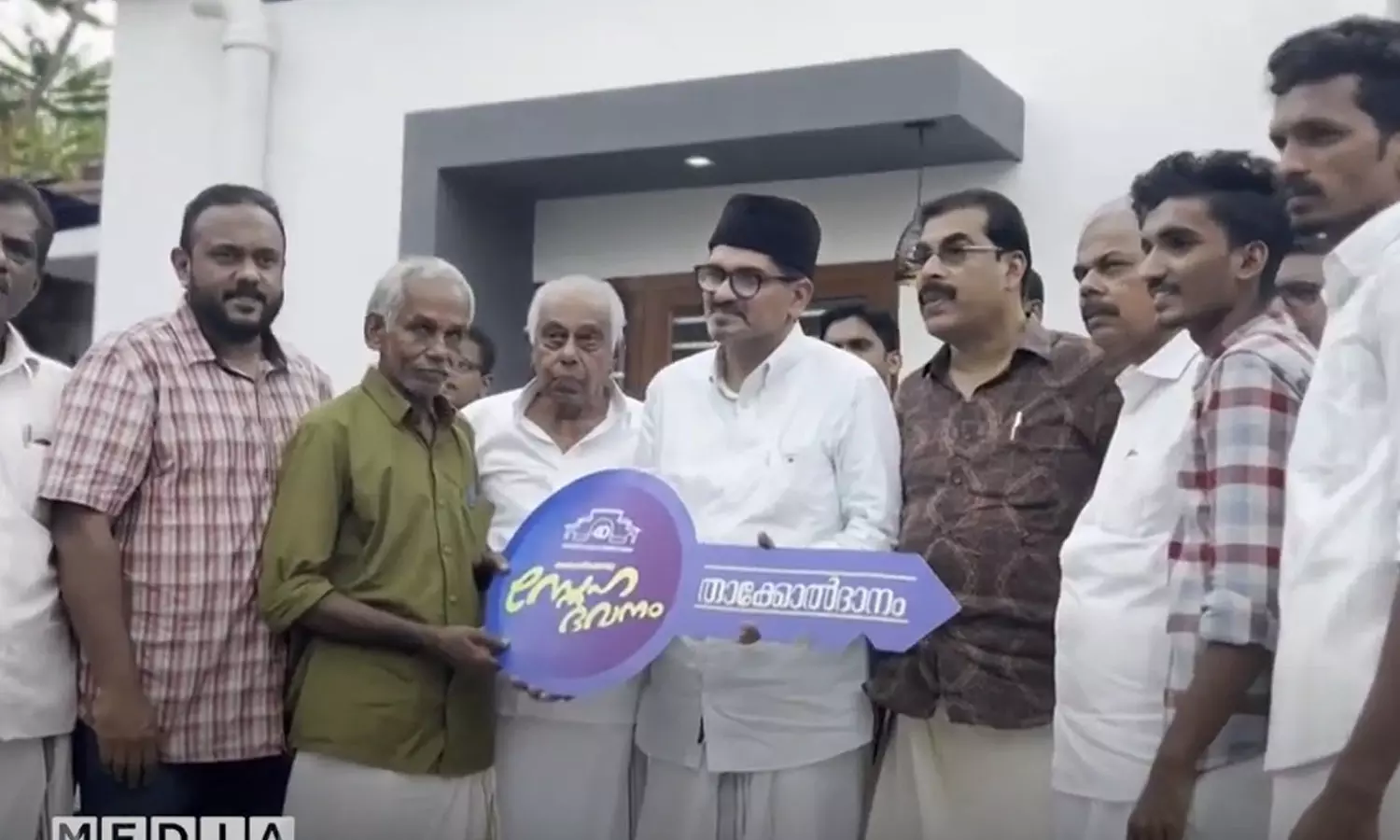 EMEA College,Kondotty,Classmates built a house for friend ,latest malayalam news,അപകടത്തില് മരിച്ച കൂട്ടുകാരന് വീട്, ഇ.എം.ഇ.എ കോളജ്,സ്നേഹഭവനം EMEA College,Kondotty,Classmates built a house for friend ,latest malayalam news,അപകടത്തില് മരിച്ച കൂട്ടുകാരന് വീട്, ഇ.എം.ഇ.എ കോളജ്,സ്നേഹഭവനം