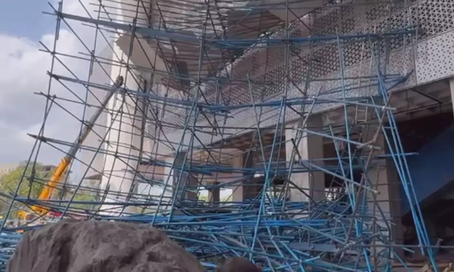 building construction, Accident, Construction SitesAccident,breaking news malayalam,ബ്രേക്കിങ് ന്യൂസ് മലയാളം,കൊച്ചി സ്മാര്ട്ട് സിറ്റി, കെട്ടിടം തകര്ന്നുവീണു,ഇതരസംസ്ഥാനതൊഴിലാളിമരിച്ചു building construction, Accident, Construction SitesAccident,breaking news malayalam,ബ്രേക്കിങ് ന്യൂസ് മലയാളം,കൊച്ചി സ്മാര്ട്ട് സിറ്റി, കെട്ടിടം തകര്ന്നുവീണു,ഇതരസംസ്ഥാനതൊഴിലാളിമരിച്ചു