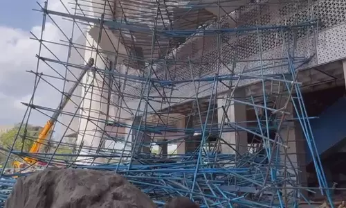 building construction, Accident, Construction SitesAccident,breaking news malayalam,ബ്രേക്കിങ് ന്യൂസ് മലയാളം,കൊച്ചി സ്മാര്‍ട്ട് സിറ്റി, കെട്ടിടം തകര്‍ന്നുവീണു,ഇതരസംസ്ഥാനതൊഴിലാളിമരിച്ചു