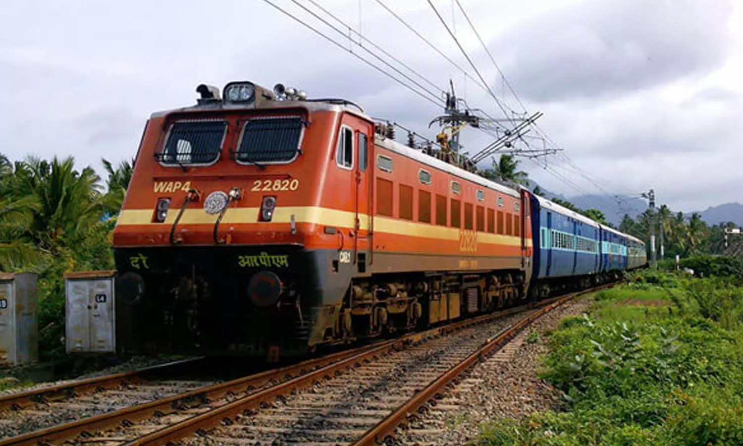 Trains half way for 4 hours; Passengers in protest,Electrical error,latest news,