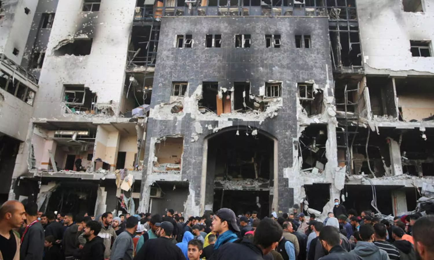 തലയറുത്ത് മാറ്റിയ നിലയിൽ മൃതദേഹങ്ങൾ; ഗസ്സയിൽ വീണ്ടും കൂട്ടക്കുഴിമാടം കണ്ടെത്തി തലയറുത്ത് മാറ്റിയ നിലയിൽ മൃതദേഹങ്ങൾ; ഗസ്സയിൽ വീണ്ടും കൂട്ടക്കുഴിമാടം കണ്ടെത്തി