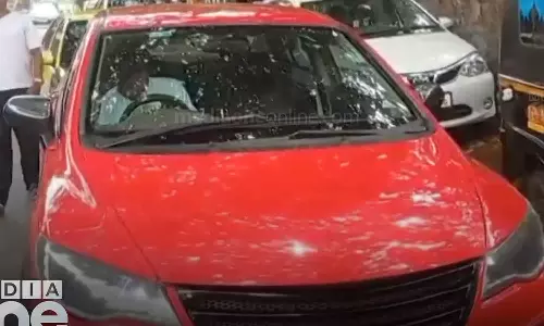 മലപ്പുറത്ത് രൂപമാറ്റം വരുത്തിയ ആഡംബരകാറുകൾ പിടികൂടി