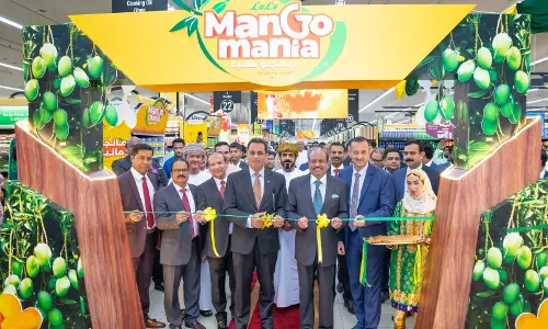 ഒമാനിലെ ലുലു ഹൈപ്പർമാർക്കറ്റുകളിൽ ‘മാംഗോ മാനിയ’ ഫെസ്റ്റിവലിന് തുടക്കം