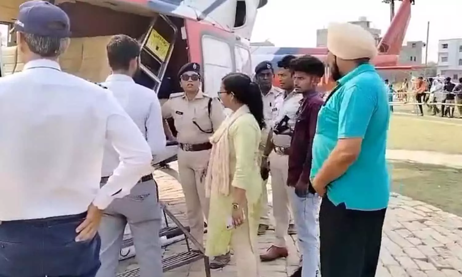 ബിഹാറിൽ മല്ലികാർജുൻ ഖാർഗെയുടെ ഹെലികോപ്ടറിൽ തെരഞ്ഞെടുപ്പ് കമ്മീഷന്റെ പരിശോധന; പ്രതിഷേധവുമായി കോൺഗ്രസ് ബിഹാറിൽ മല്ലികാർജുൻ ഖാർഗെയുടെ ഹെലികോപ്ടറിൽ തെരഞ്ഞെടുപ്പ് കമ്മീഷന്റെ പരിശോധന; പ്രതിഷേധവുമായി കോൺഗ്രസ്