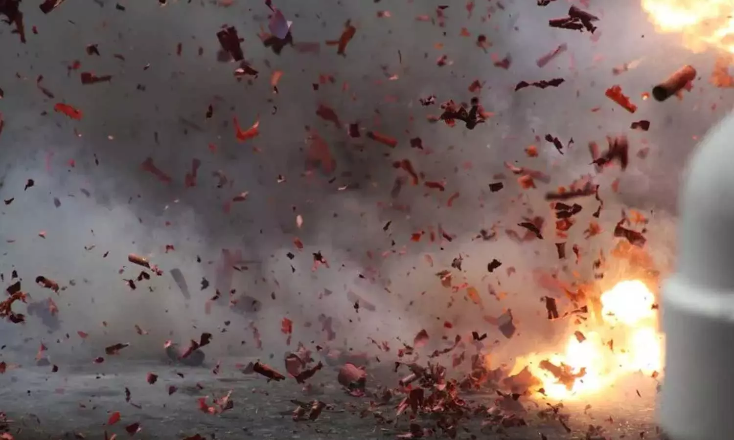 Case of throwing explosives against CPM leaders; Former CPM worker who went on the run surrendered in court,latest news