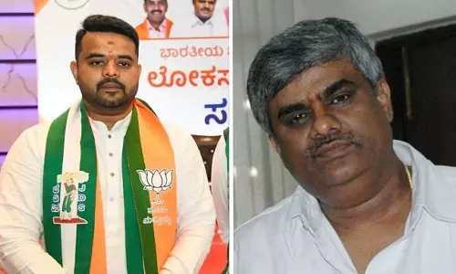 പ്രജ്വൽ രേവണ്ണയും പിതാവും തന്റെ അമ്മയെയും ബലാത്സം​ഗം ചെയ്തു, വീഡിയോ കോൾ ചെയ്ത് വസ്ത്രമഴിക്കാൻ ഭീഷണിപ്പെടുത്തി; പരാതിയുമായി യുവതി