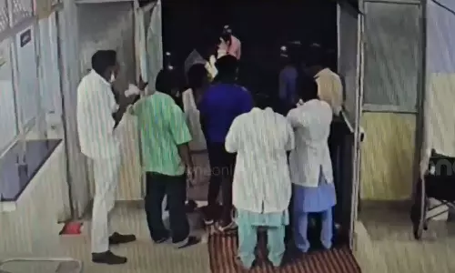 Complaint that a woman doctor was beaten up in Kollam chavara