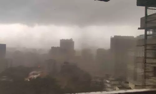 Massive Billboard Falls In Mumbai Dust Storm