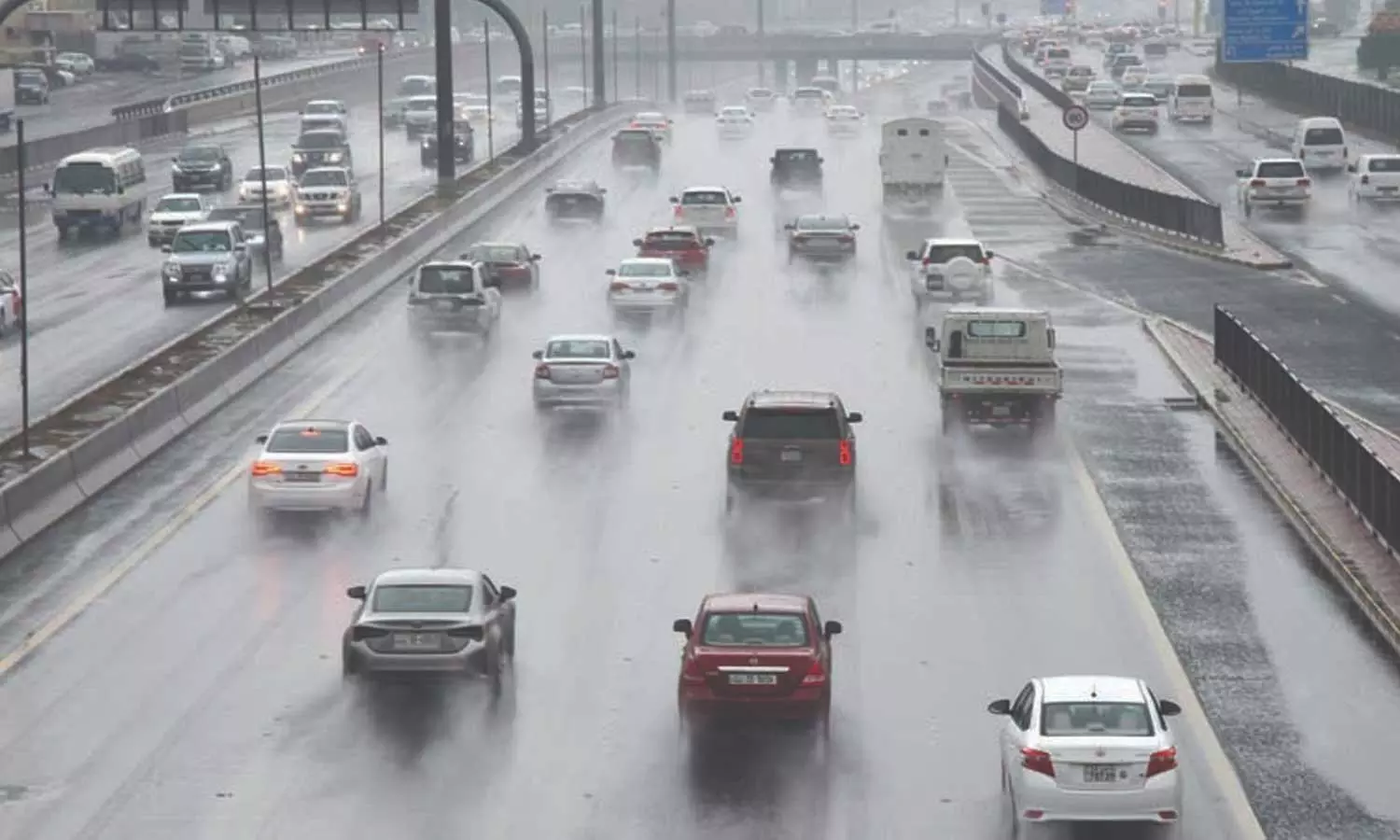 കുവൈത്തിൽ നാളെ ഇടിയോടു കൂടിയ മഴക്ക് സാധ്യത കുവൈത്തിൽ നാളെ ഇടിയോടു കൂടിയ മഴക്ക് സാധ്യത