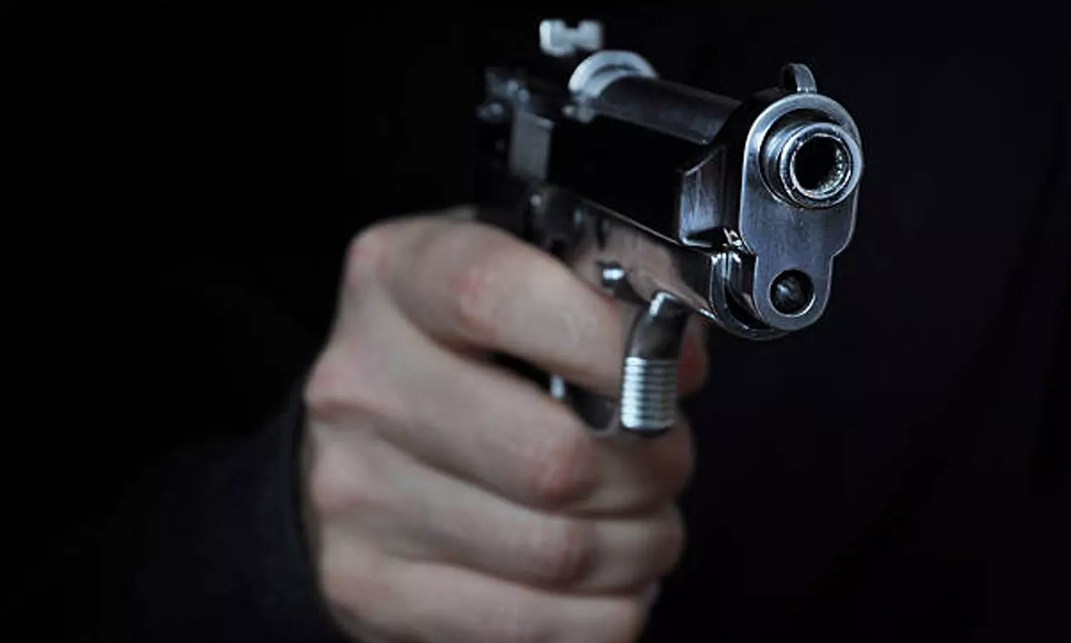 കവർച്ചക്കാരെ നേരിടാൻ ശ്രമിക്കുന്നതിനിടെ വെടിയേറ്റ് യുവതിക്ക് ദാരുണാന്ത്യം; ഭർത്താവ് ഗുരുതരാവസ്ഥയിൽ കവർച്ചക്കാരെ നേരിടാൻ ശ്രമിക്കുന്നതിനിടെ വെടിയേറ്റ് യുവതിക്ക് ദാരുണാന്ത്യം; ഭർത്താവ് ഗുരുതരാവസ്ഥയിൽ