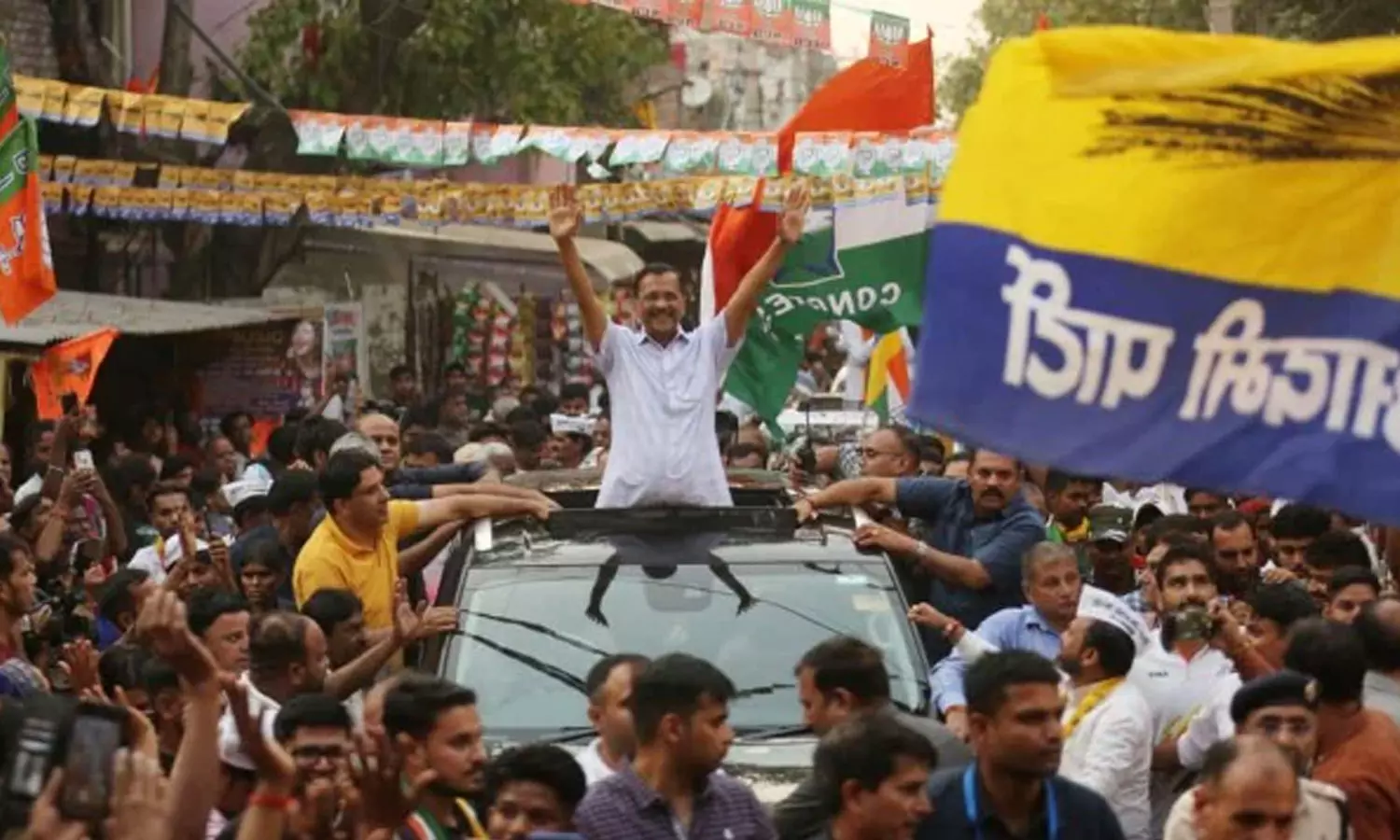 Kejriwals road show asking for votes for Delhi Congress candidates