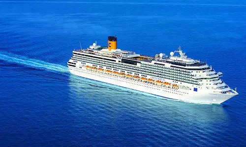 കടലിലെ കൊട്ടാരം; ഐക്യവും ശാന്തതയും പരത്തുന്ന കോസ്റ്റ സെറീന