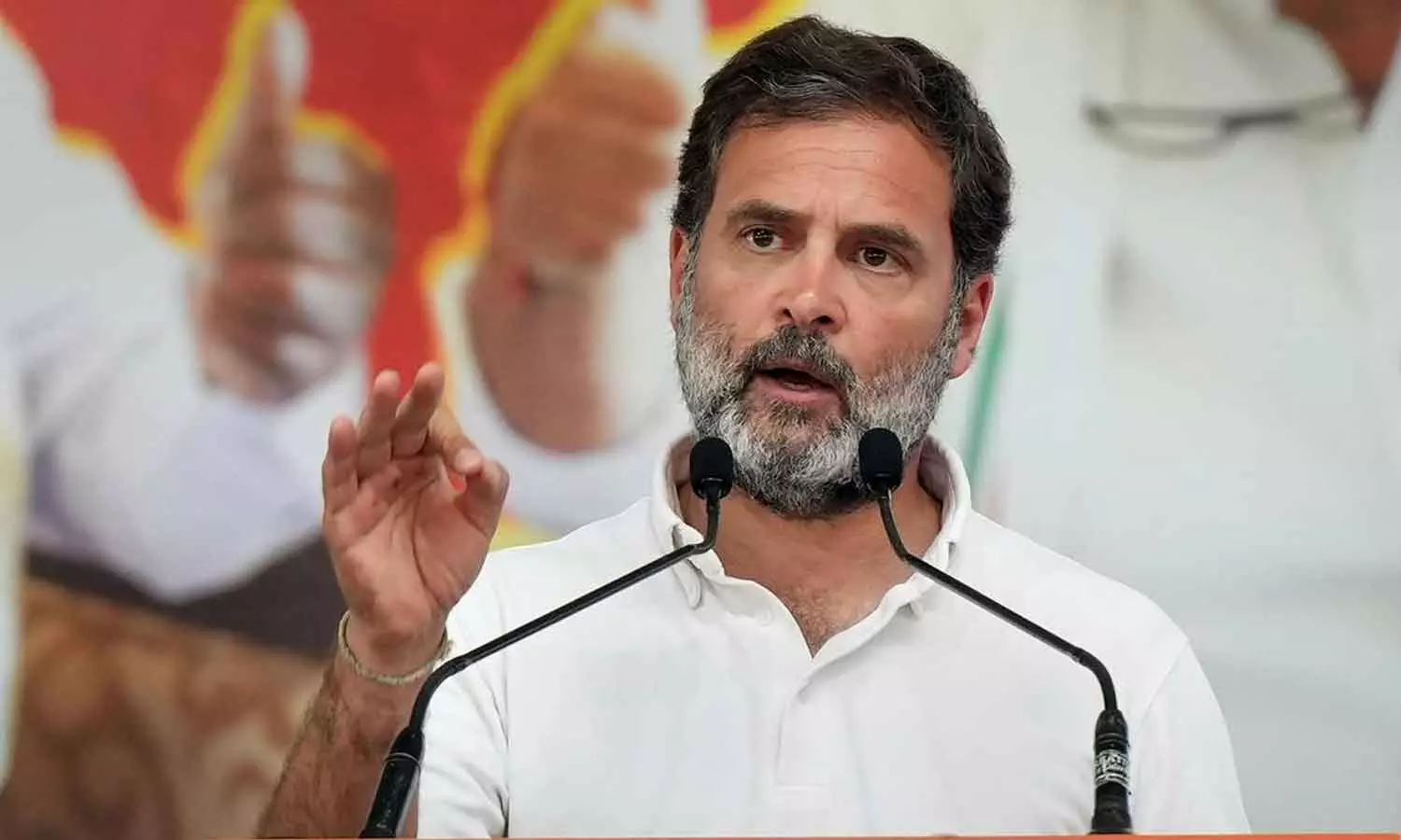 പ്രധാനമന്ത്രി നരേന്ദ്ര മോദി ഭരണഘടനയെ തിരുത്തിയെഴുതാൻ ശ്രമിക്കുന്നു; ആരോപണവുമായി രാഹുൽ ഗാന്ധി പ്രധാനമന്ത്രി നരേന്ദ്ര മോദി ഭരണഘടനയെ തിരുത്തിയെഴുതാൻ ശ്രമിക്കുന്നു; ആരോപണവുമായി രാഹുൽ ഗാന്ധി