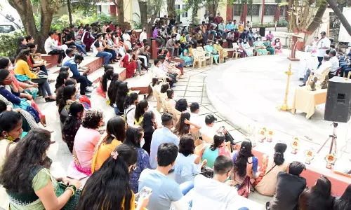 Corporates dont hire burqa-wearing women: Maharashtras Acharya Marathe College in Chembur justifies hijab ban, Chembur College hijab ban, Maharashtra Chemburs Acharya Marathe College justifies hijab ban,