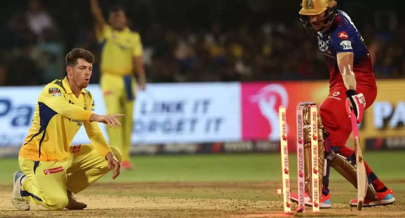 ടിവി അമ്പയറുടെ തീരുമാനത്തിൽ അമ്പരന്ന് ഡുപ്ലെസിസ്; ബാറ്റ് ക്രീസിലുണ്ടായിട്ടും ഔട്ടെന്ന് -വീഡിയോ ടിവി അമ്പയറുടെ തീരുമാനത്തിൽ അമ്പരന്ന് ഡുപ്ലെസിസ്; ബാറ്റ് ക്രീസിലുണ്ടായിട്ടും ഔട്ടെന്ന് -വീഡിയോ