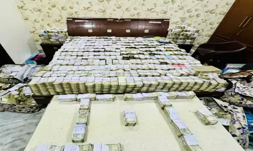 Tax raids on 3 Agra shoe traders, cash worth Rs 40 crore recovered, Agra footwear raid