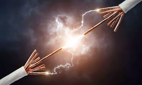 shock hazard; Father and son died in Perinthalmanna Kavundat, latest news malayalam ഷോക്കേറ്റ് അപകടം; പെരിന്തൽമണ്ണ കാവുണ്ടത്ത് അച്ഛനും മകനും മരിച്ചു