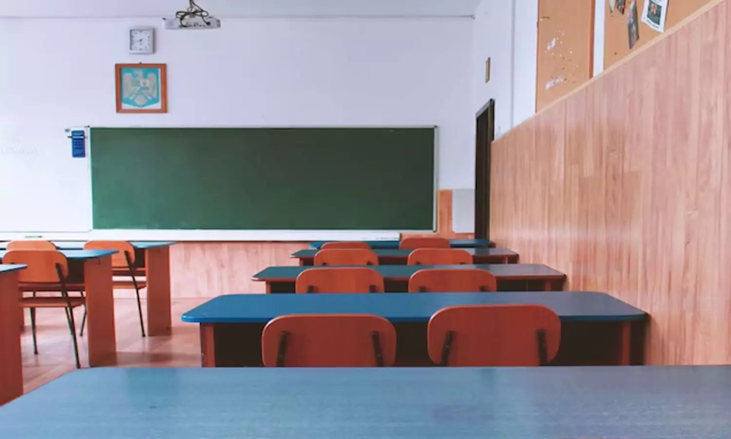 teacher,UPteacher,UPschool, thrashing a Class 10 student,hearing loss,കേള്വി ശക്തി നഷ്ടമായി,പത്താം ക്ലാസ്,അധ്യാപകന്റെ മര്ദനം,യു.പി സ്കൂള്,സ്കൂള് അധ്യാപകനെതിരെ കേസ് teacher,UPteacher,UPschool, thrashing a Class 10 student,hearing loss,കേള്വി ശക്തി നഷ്ടമായി,പത്താം ക്ലാസ്,അധ്യാപകന്റെ മര്ദനം,യു.പി സ്കൂള്,സ്കൂള് അധ്യാപകനെതിരെ കേസ്