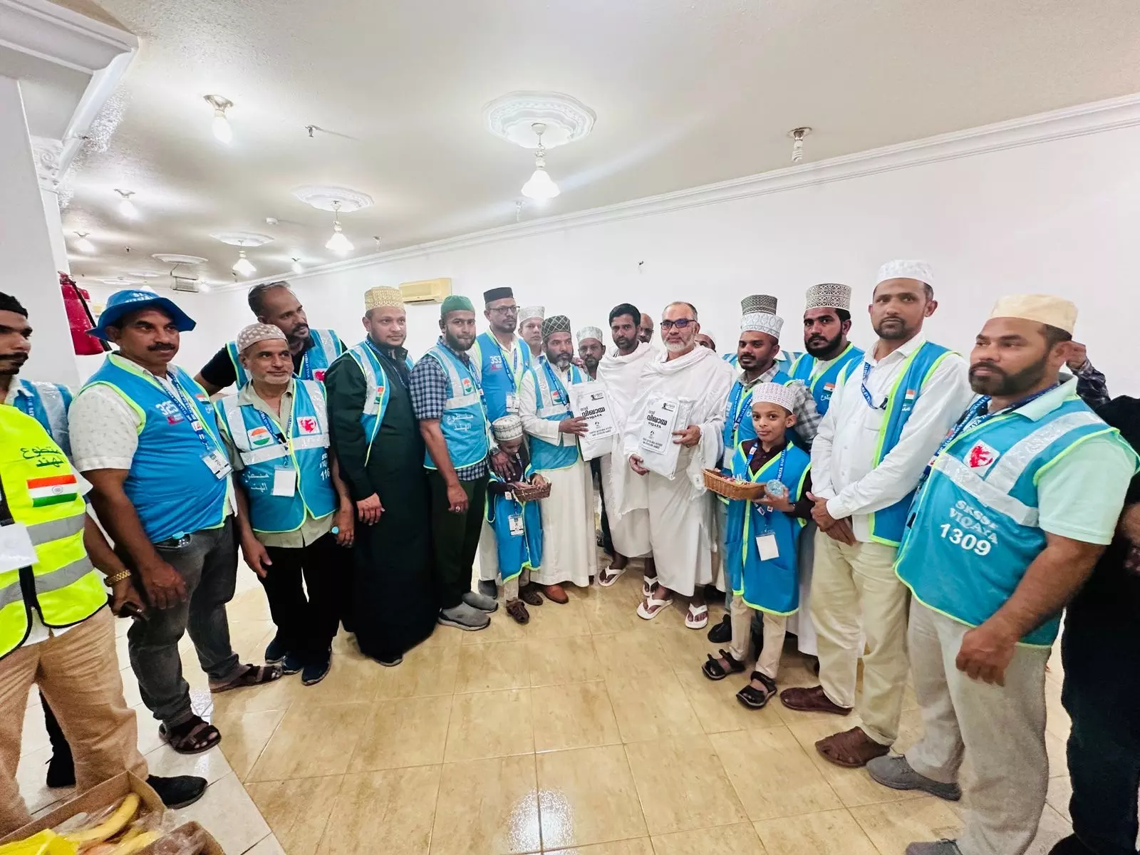 മക്കയിലെത്തിയ മലയാളി ഹാജിമാർക്ക് ഊഷ്മള സ്വീകരണം നൽകി വിഖായ