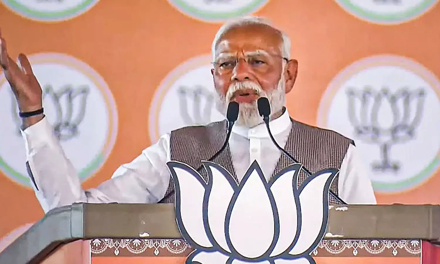 കോൺഗ്രസ് വെള്ളം കോരുന്ന തൊട്ടി വരെ എടുത്തുപോകും; വിചിത്ര ആരോപണവുമായി നരേന്ദ്രമോദി കോൺഗ്രസ് വെള്ളം കോരുന്ന തൊട്ടി വരെ എടുത്തുപോകും; വിചിത്ര ആരോപണവുമായി നരേന്ദ്രമോദി