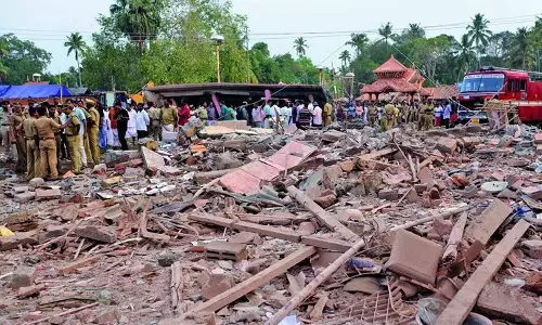 puttingal fire accident enters to trial accused should appear in court