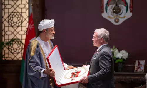 ഒമാൻ സുൽത്താനും ജോർദാൻ രാജാവും പരസ്പരം ബഹുമതികൾ കൈമാറി ഒമാൻ സുൽത്താനും ജോർദാൻ രാജാവും പരസ്പരം ബഹുമതികൾ കൈമാറി