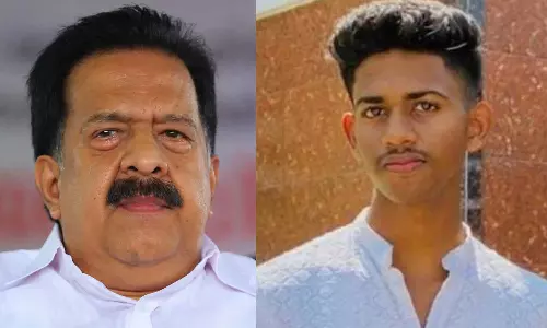 Congress leader Ramesh Chennithala wants to pay Rs 25 lakh as compensation to the family of Muhammad Rijas who died of electric shock in Kuttikkattoor Congress leader Ramesh Chennithala wants to pay Rs 25 lakh as compensation to the family of Muhammad Rijas who died of electric shock in Kuttikkattoor