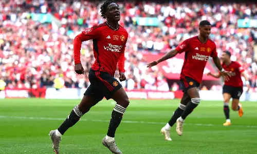 മാഞ്ചസ്റ്ററിന് ചുവപ്പടിച്ച് യുനൈറ്റഡ്; ഹൃദയ വേദനയിൽ സിറ്റി