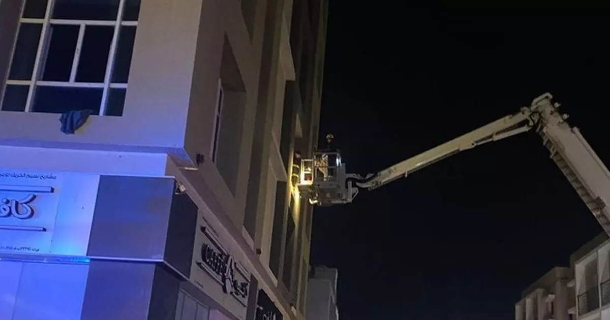 17 people rescued with crane after apartment fire in Seeb 17 people rescued with crane after apartment fire in Seeb
