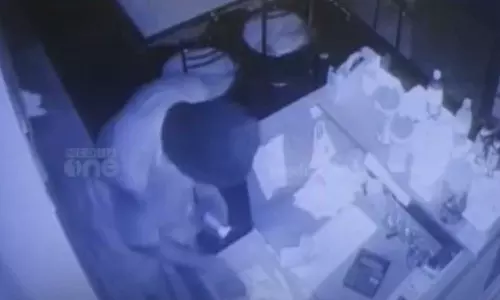 കോട്ടയത്ത് നഗരമധ്യത്തിൽ കടകൾ കുത്തി തുറന്ന് മോഷണം