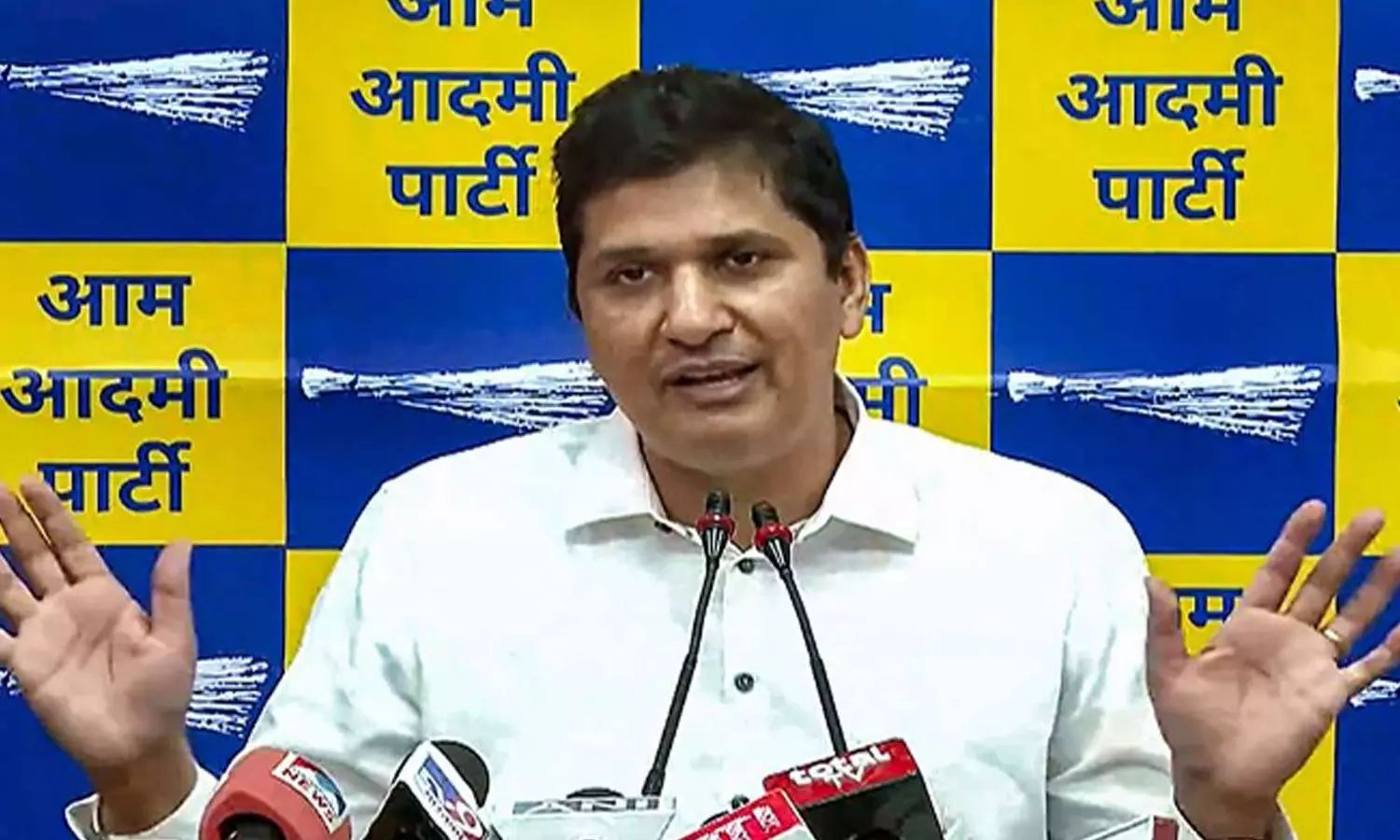 Irregularity in purchase of medical kits; Lt Governor of Delhi suspends health ministers staff,aap,latst news