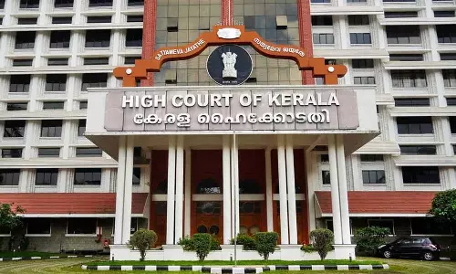 42 ഭൂമി കേസുകളിൽ തോറ്റിട്ടും എന്ത് കൊണ്ട് അപ്പീൽ പോയില്ല; മൂന്നാർ പട്ടയക്കേസിൽ സർക്കാറിന് ഹൈക്കോടതി വിമർശനം