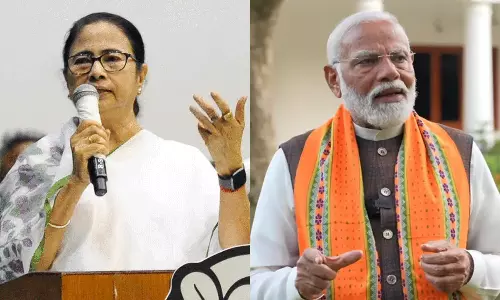 ദൈവമാണെന്ന് മോദി സ്വയം കരുതുന്നെങ്കിൽ ഒരു ക്ഷേത്രം പണിത് തരാം, ജനങ്ങളെ ബുദ്ധിമുട്ടിക്കാതെ അവിടിരിക്കണം; പരിഹസിച്ച് മമത ബാനർജി