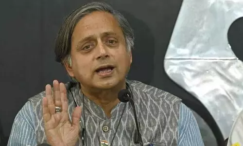 Shashi Thaoors former staff arrested in gold smuggling