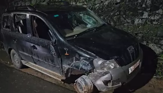 Drives Car Without Front Tire On Road